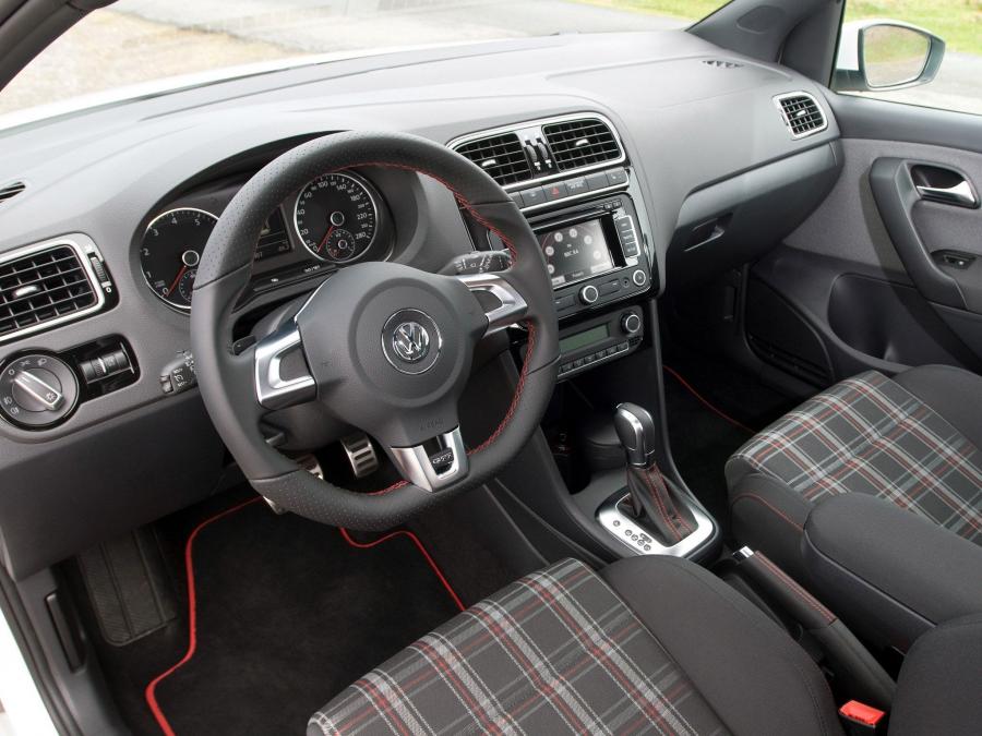  Volkswagen Polo GTi 2010 года  (UK) (фото 2 из 11)